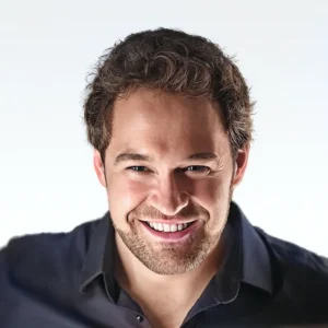 <strong>DR. FERNANDO REY</strong><br><small style="color:grey">DOCENTE</small>